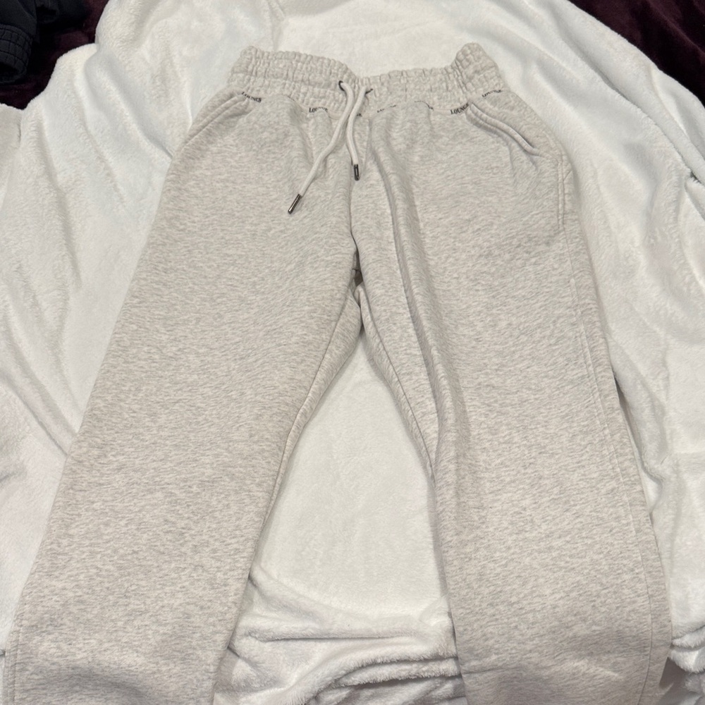 LOUNGE Women’s Gray Sweatpants